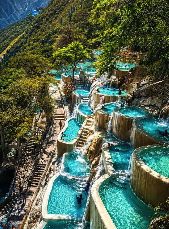 Turquoise pools at Grutas Tolantongo with water falling between the terraces